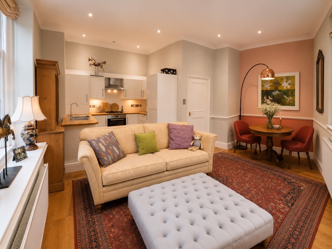Flat Connaught Mews in Greater London