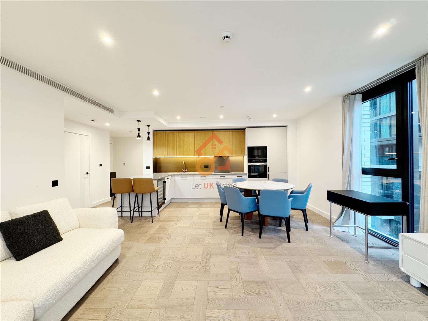 Flat Merino Gardens in Greater London
