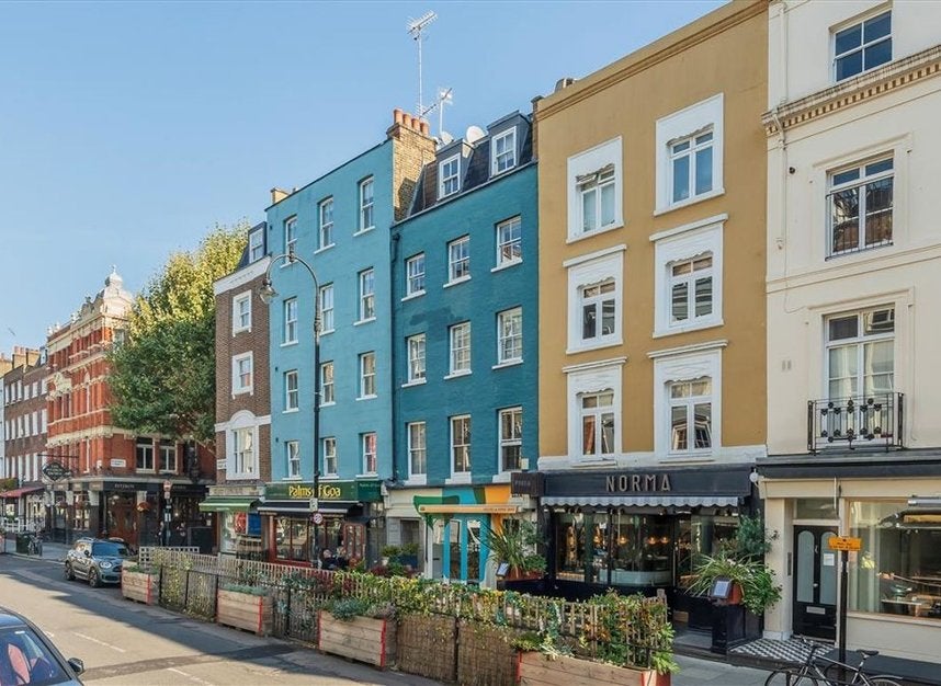Flat Charlotte Street in Greater London