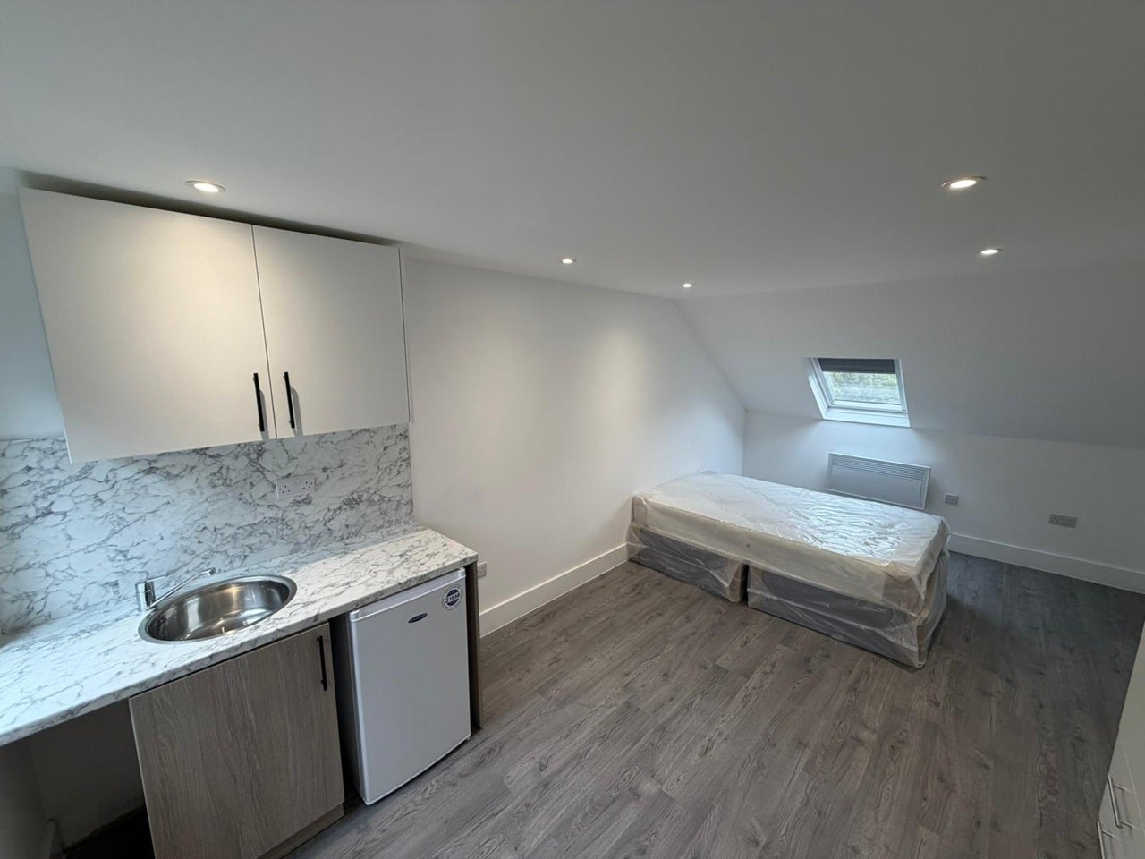 Flat Godstone Road in Caterham