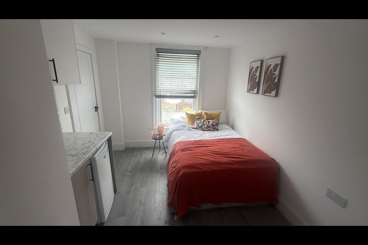 Flat Godstone Road in Caterham