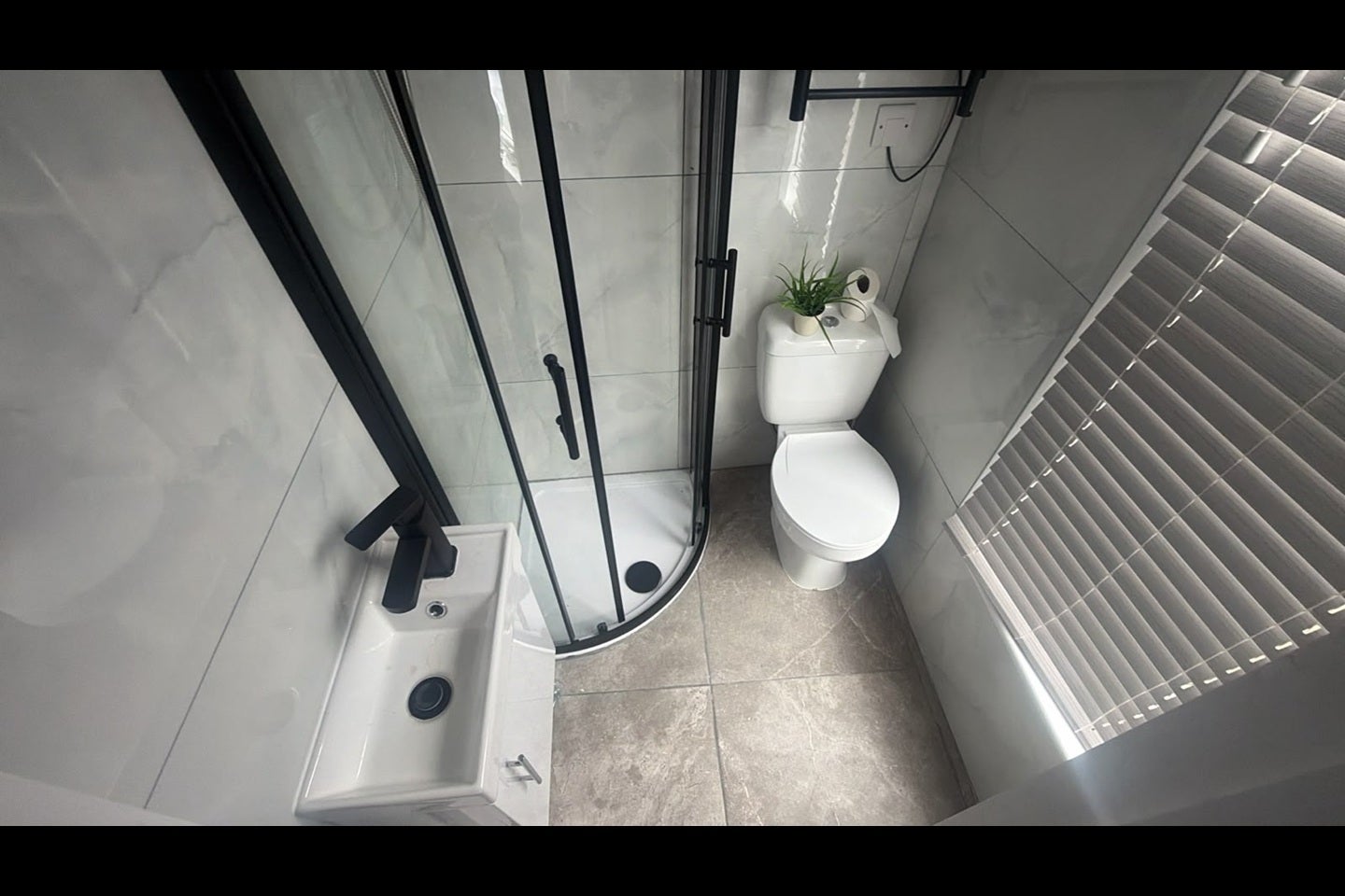 Flat Godstone Road in Caterham