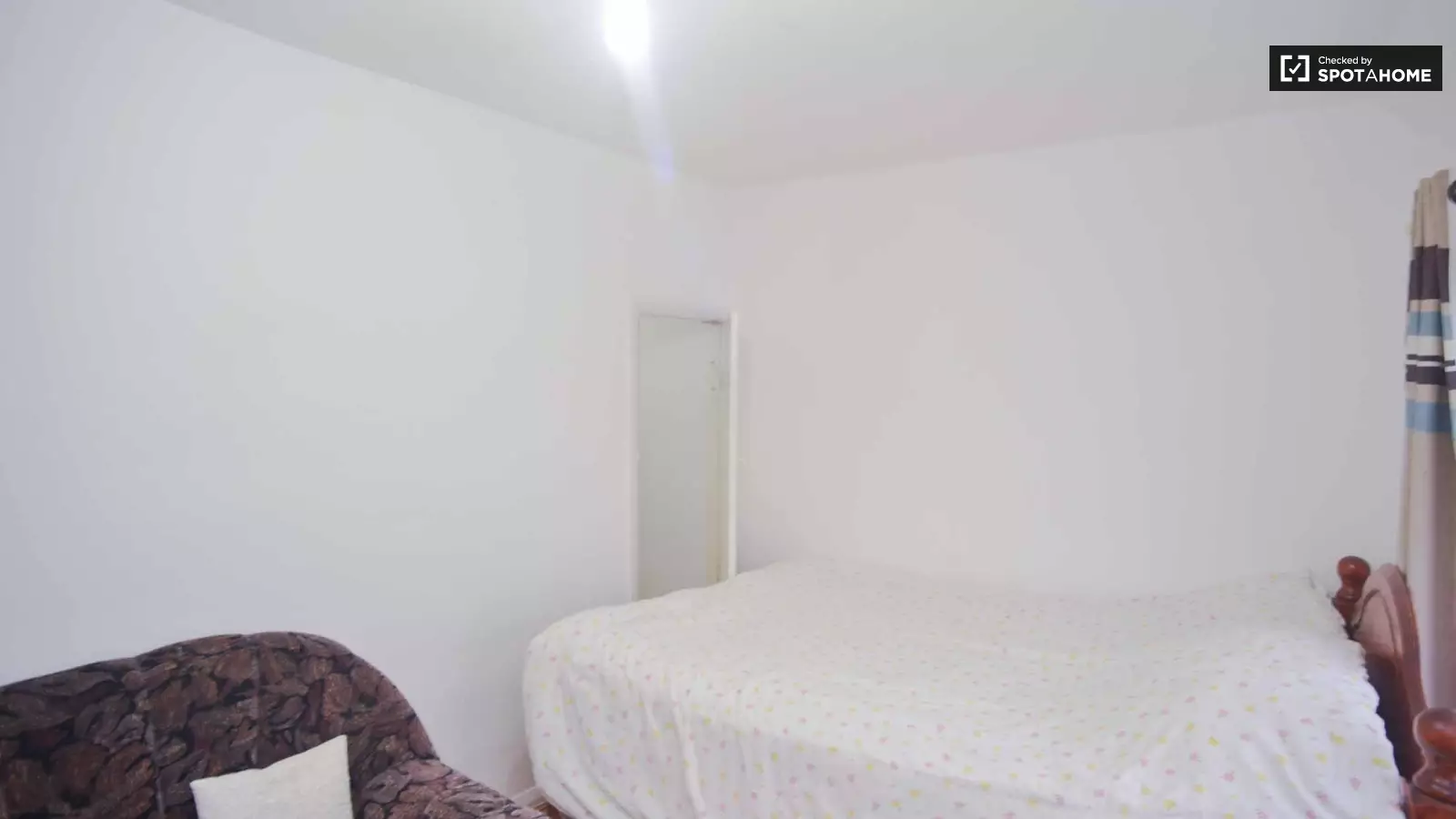 Flat Green Leas Close in Sunbury-on-Thames