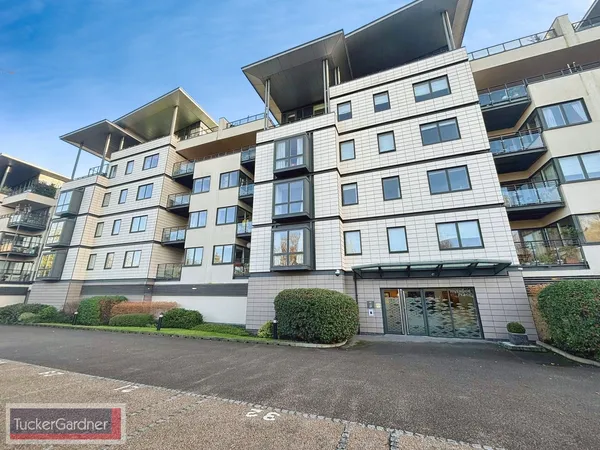 Flat Riverside Place in Cambridge