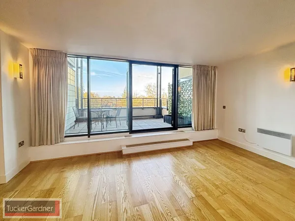 Flat Riverside Place in Cambridge