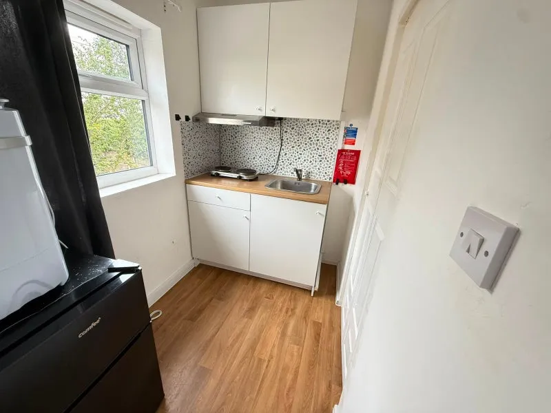 Flat North Circular Road in Greater London
