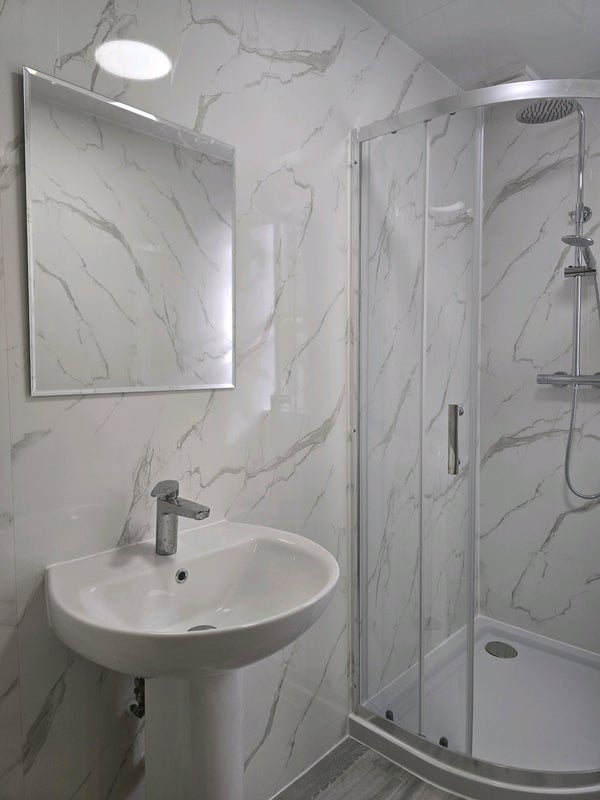 Room Leigh Road in Greater London