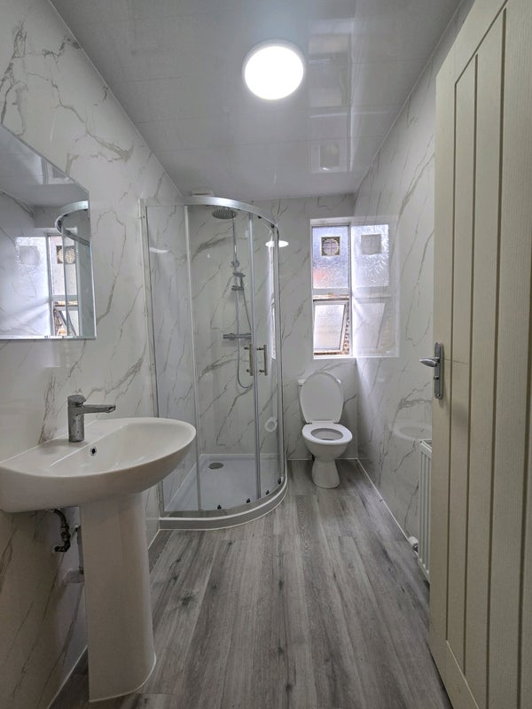 Room Leigh Road in Greater London