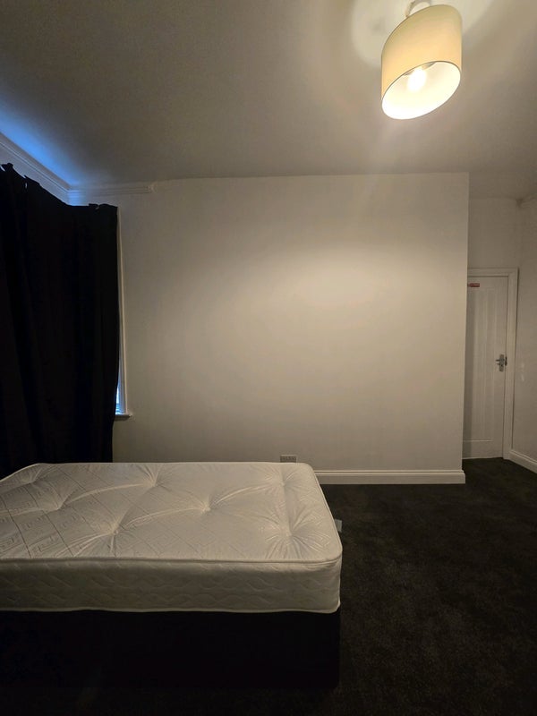 Room Leigh Road in Greater London