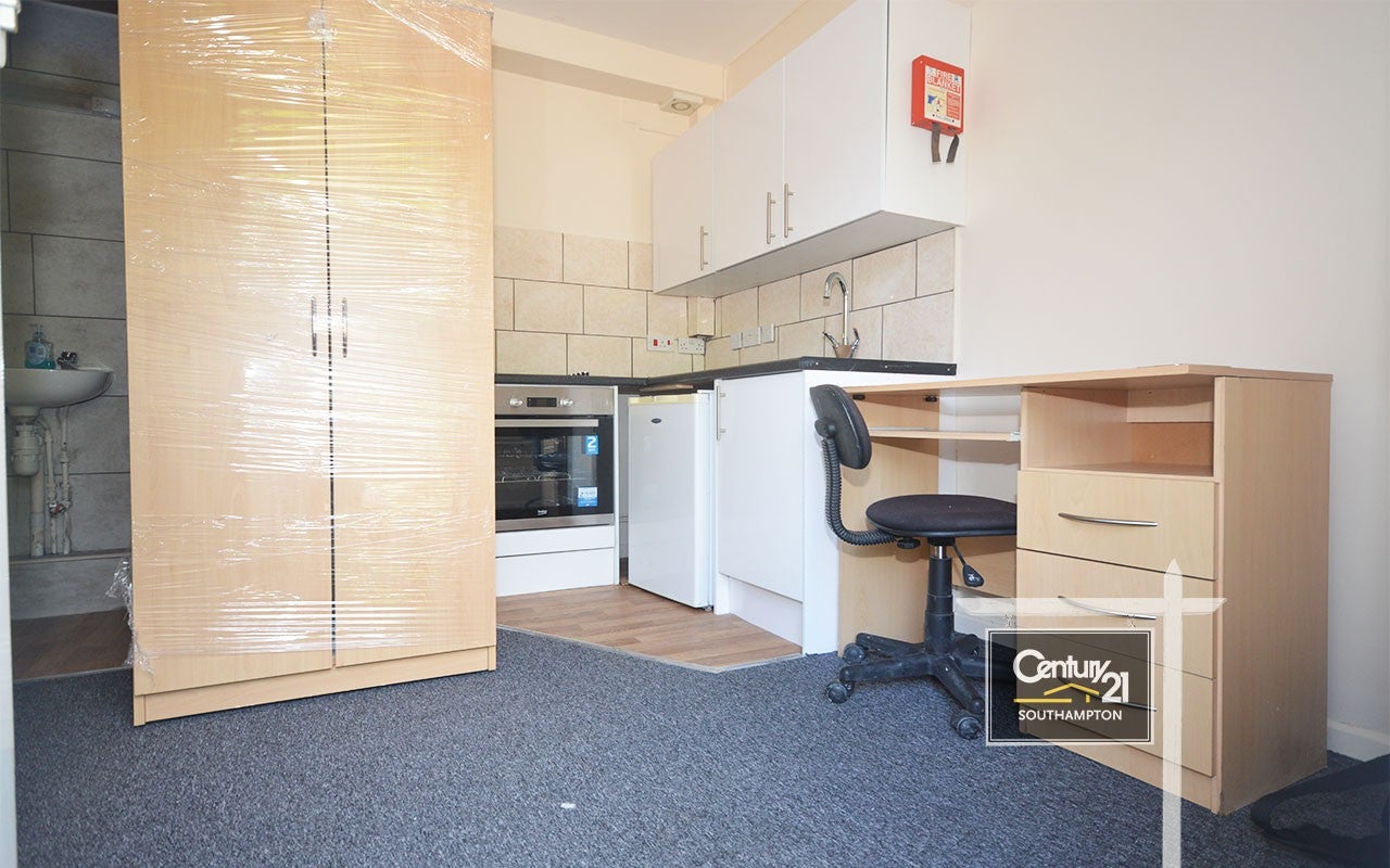 Flat Portswood Road in Southampton