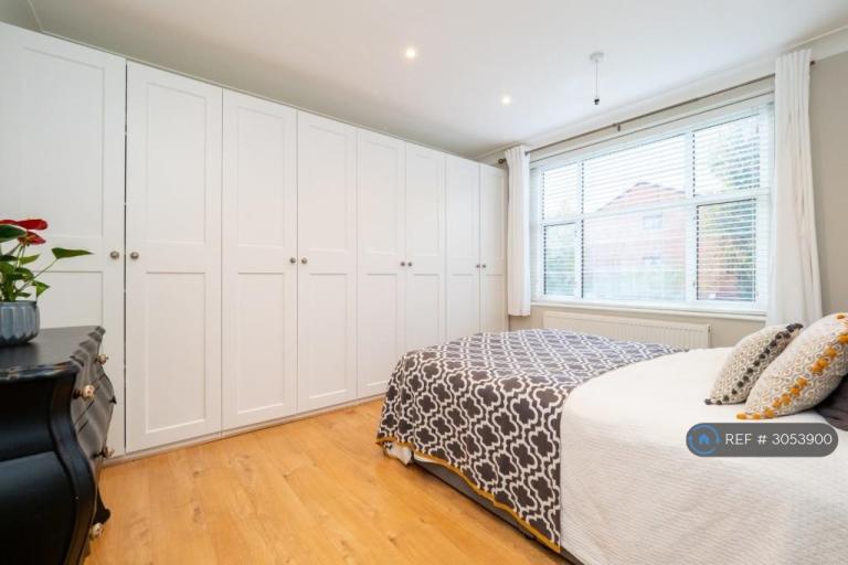 Flat Brook Court in Greater London