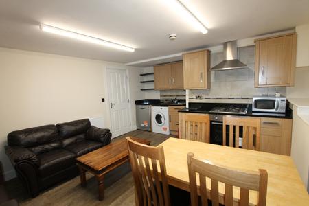 Room Powers Court in Royal Leamington Spa