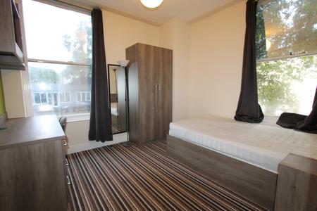 Room Powers Court in Royal Leamington Spa