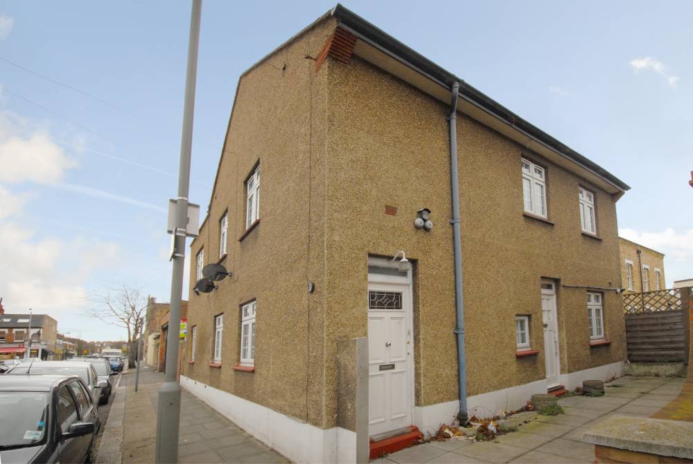 Flat Sefton Street in Greater London