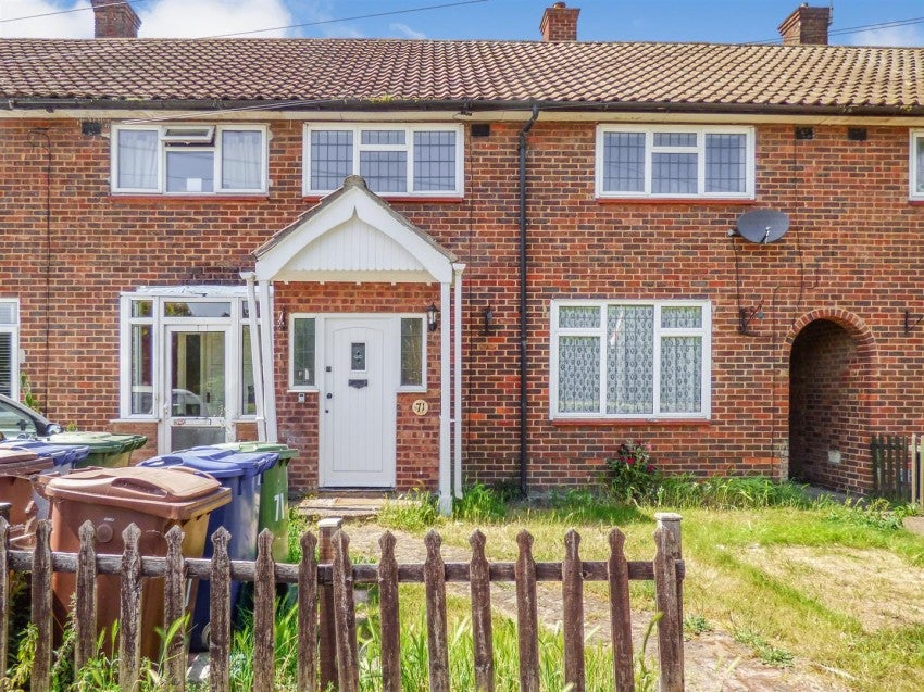 Flat Gatehope Drive in South Ockendon