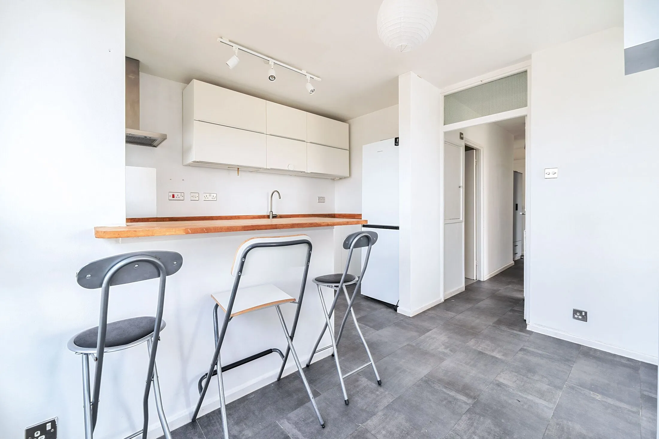 Flat Wyndham Road in Greater London