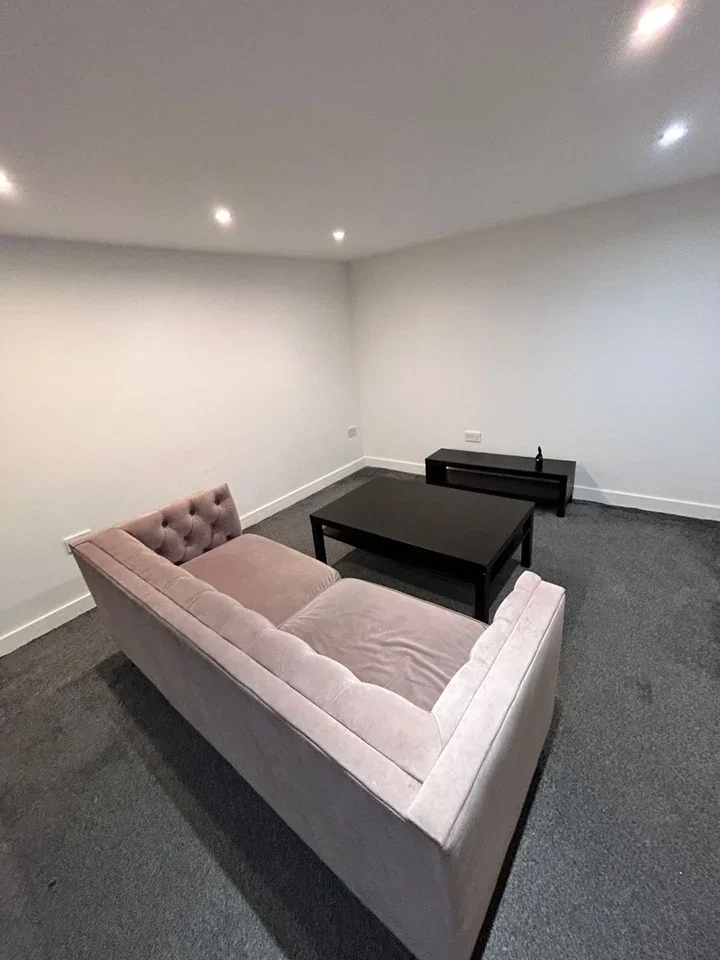 Flat Springlodge Place in Bradford