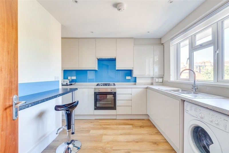 Room Rigault Road in Greater London