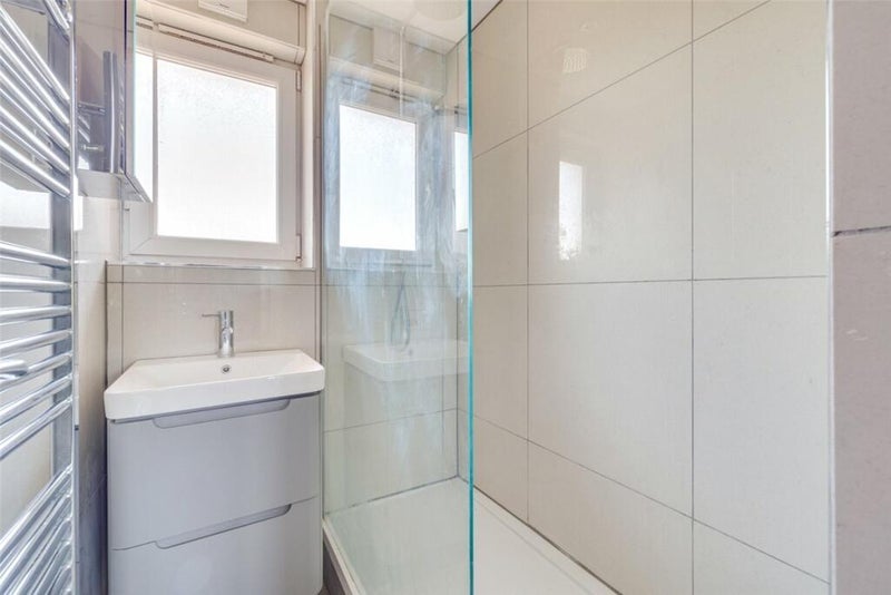 Room Rigault Road in Greater London
