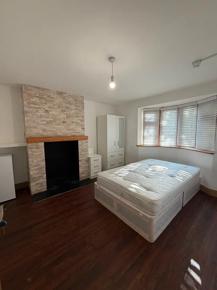 Room Norwood End in Basildon