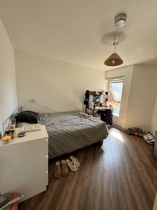Room Wood Lane in Greater London