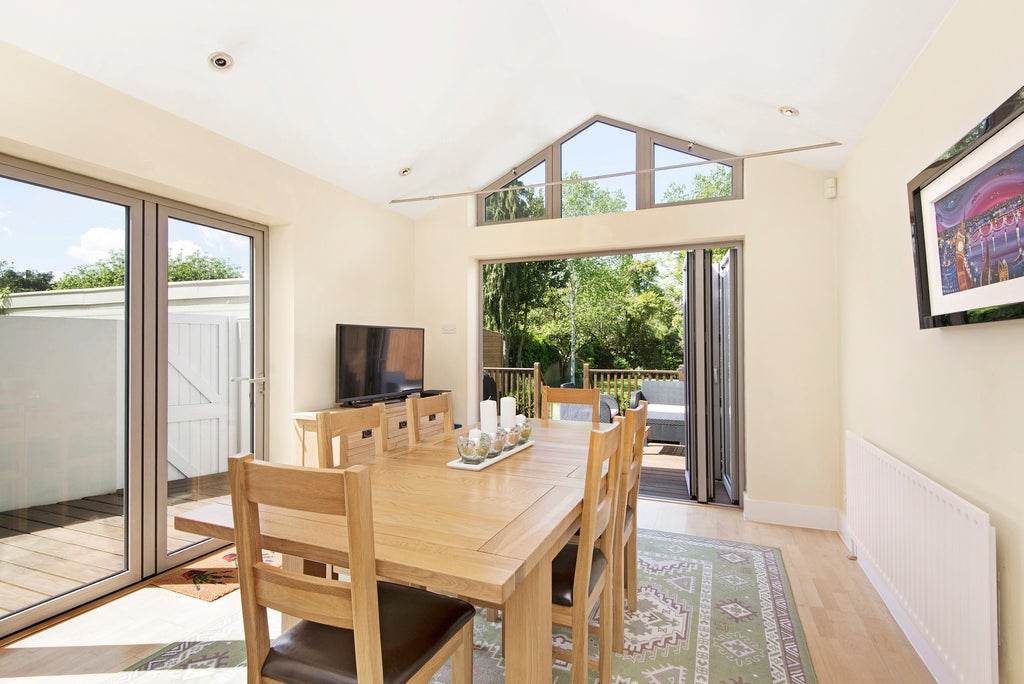House Wilton Grove in Greater London
