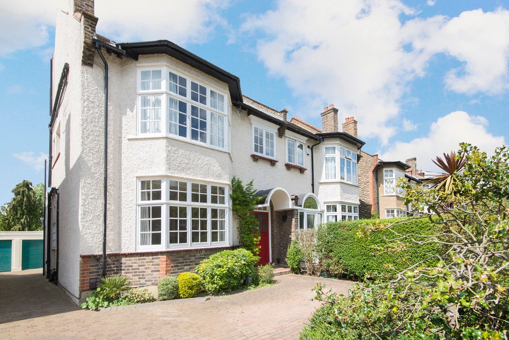 House Wilton Grove in Greater London