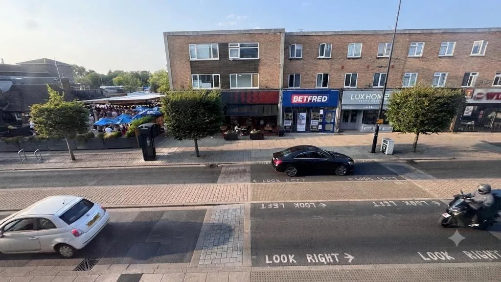Flat High Street in Greater London