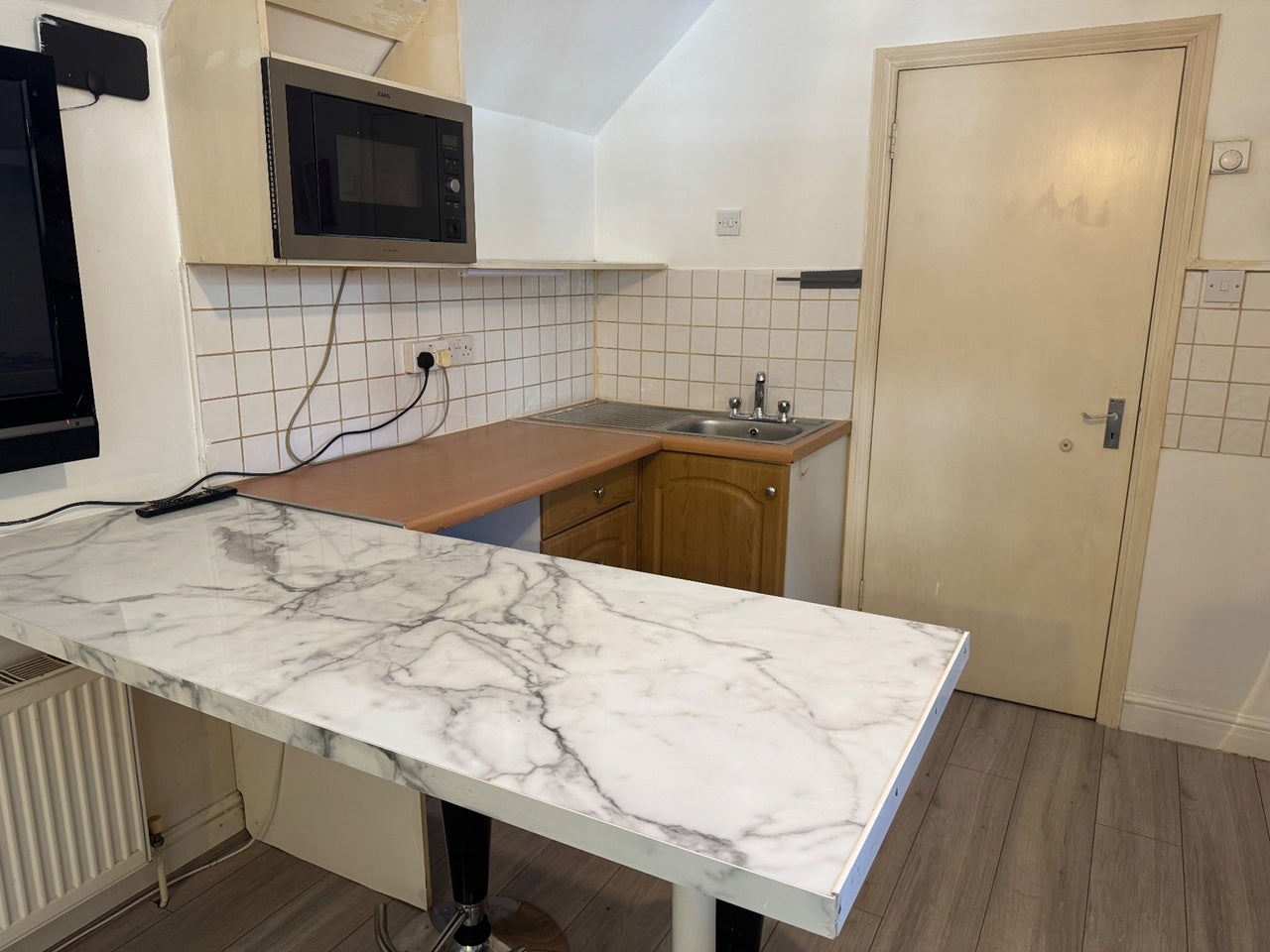 Flat Trent Gardens in Greater London