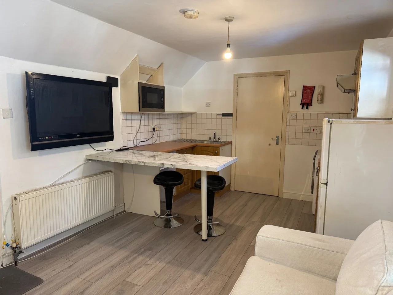 Flat Trent Gardens in Greater London