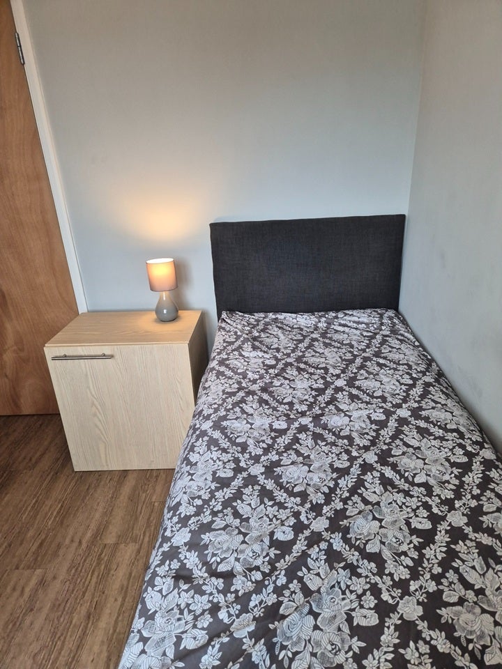 Room Barnabas Avenue in Crewe