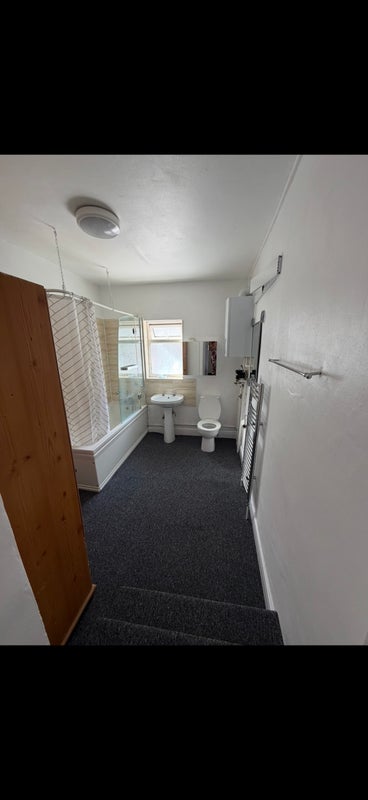 Flat Kingston Road in Greater London
