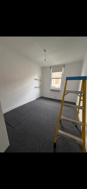Flat Kingston Road in Greater London