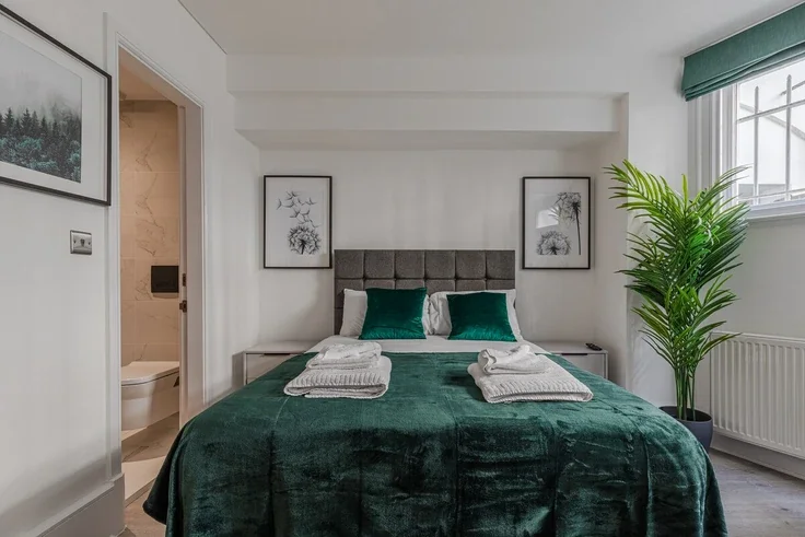 Room Trebovir Road in Greater London