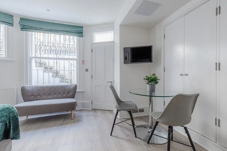 Room Trebovir Road in Greater London