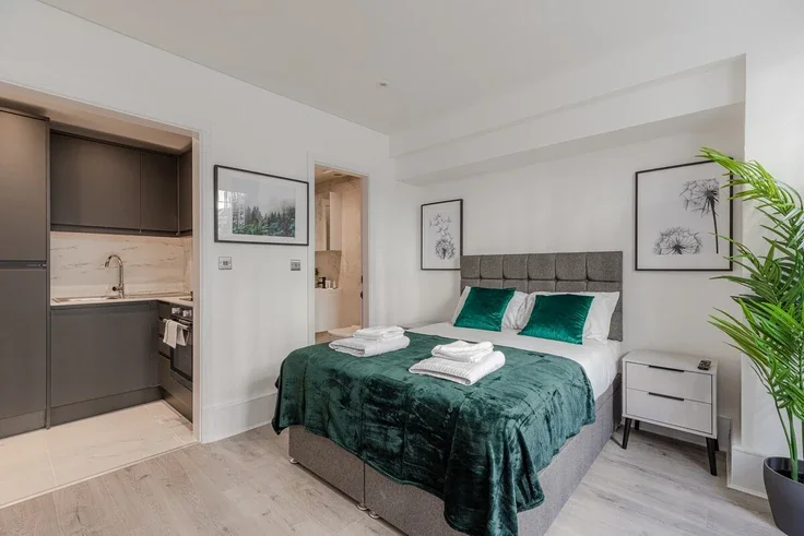 Room Trebovir Road in Greater London