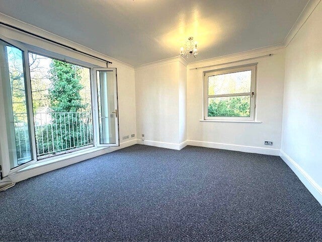 Flat Bishopstoke Road in Eastleigh