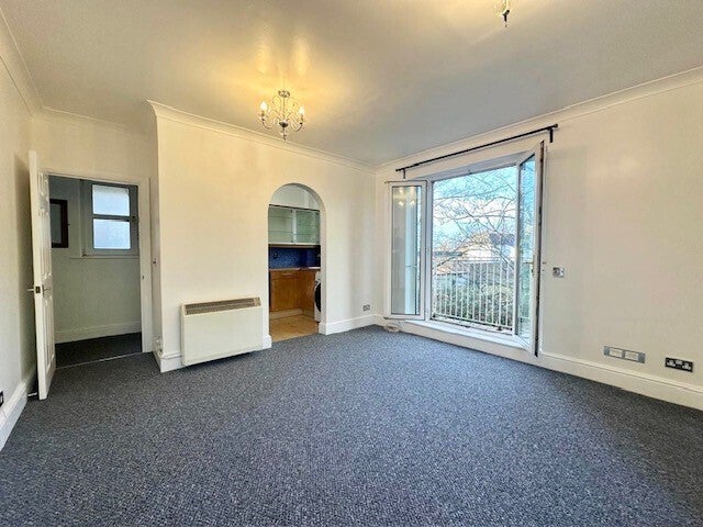 Flat Bishopstoke Road in Eastleigh