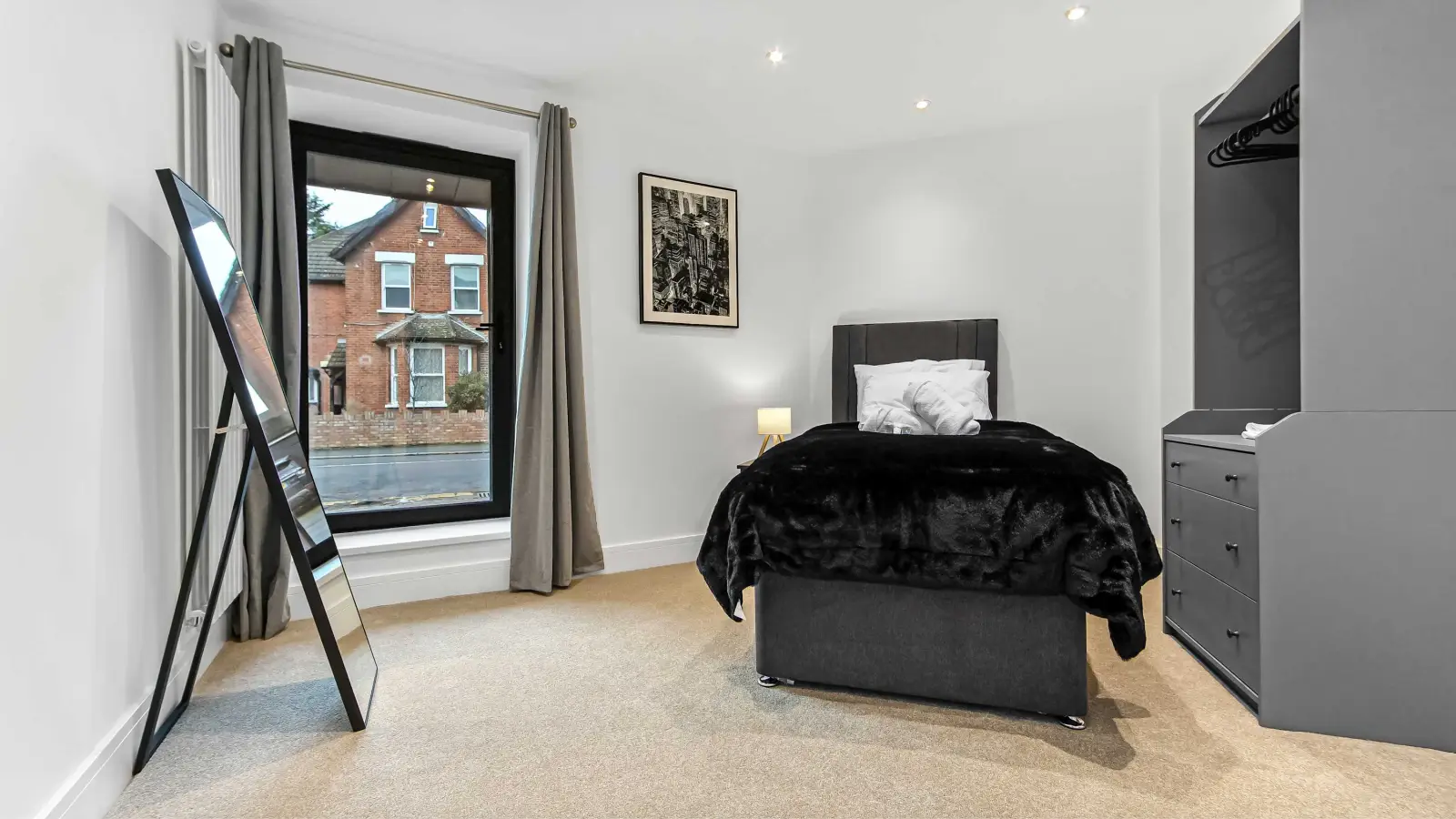 Flat Morland Avenue in Greater London