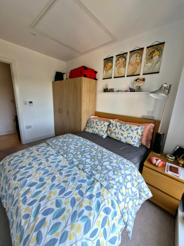 Room Cherry Orchard Road in Greater London