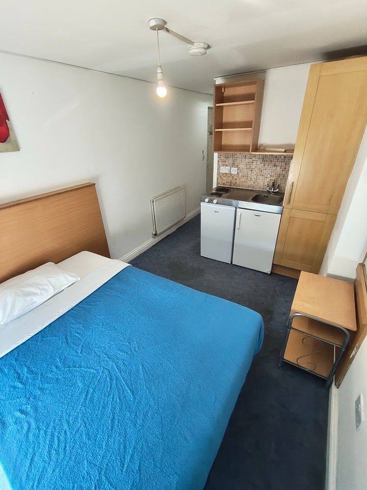 Room Dumfries Street in Luton