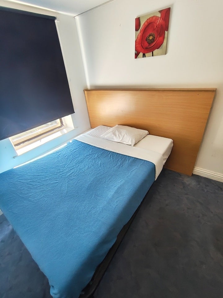 Room Dumfries Street in Luton