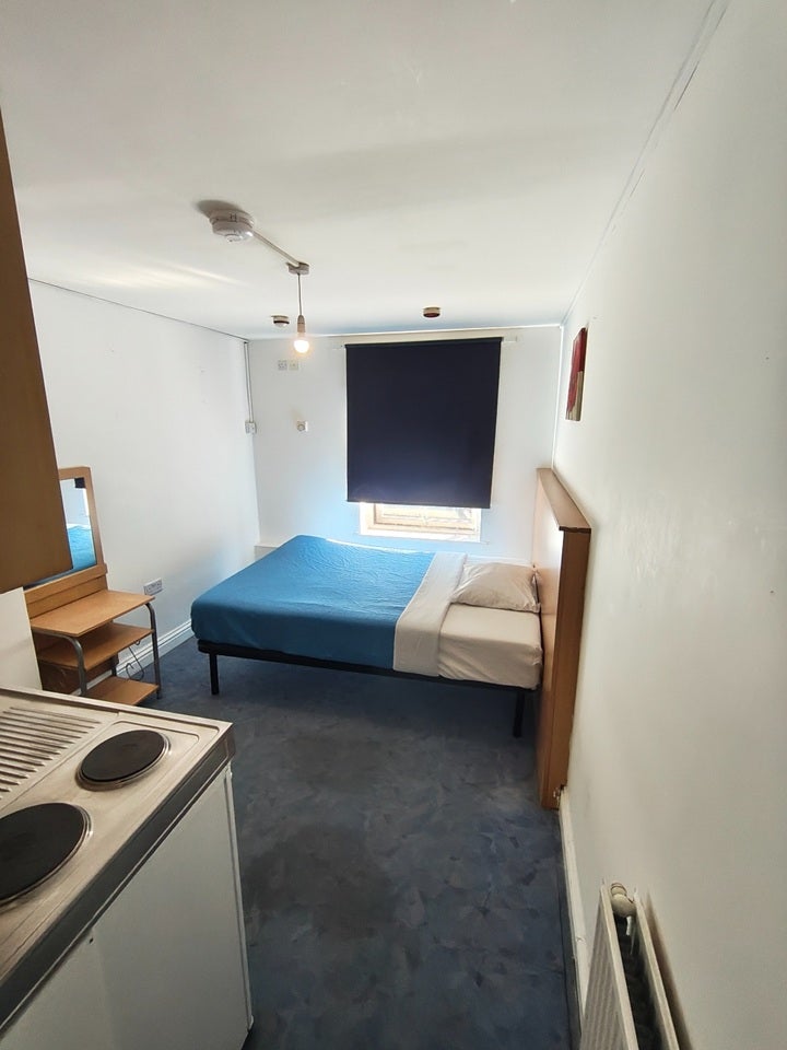 Room Dumfries Street in Luton