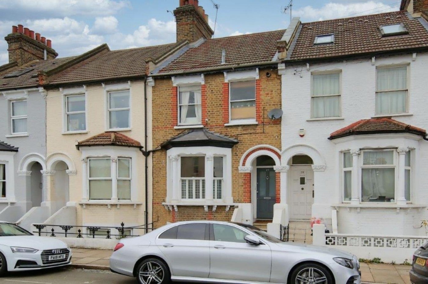 Flat Khama Road in Greater London