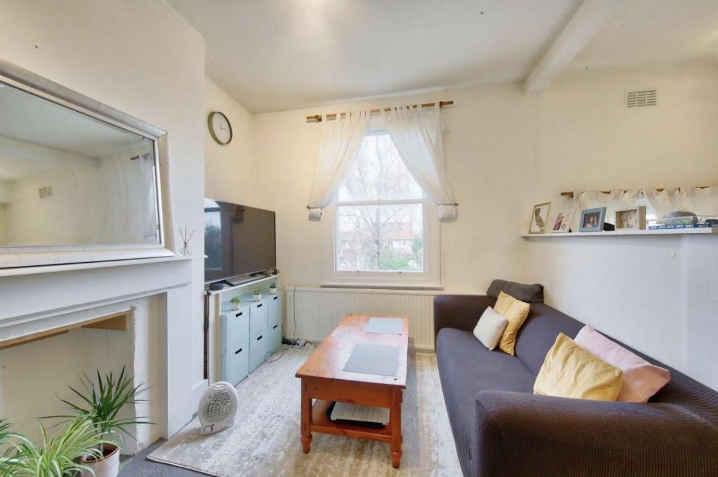 Flat Khama Road in Greater London