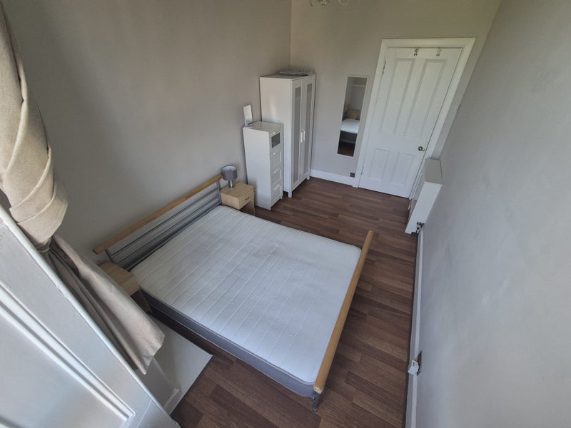 Room Onslow Drive in Glasgow