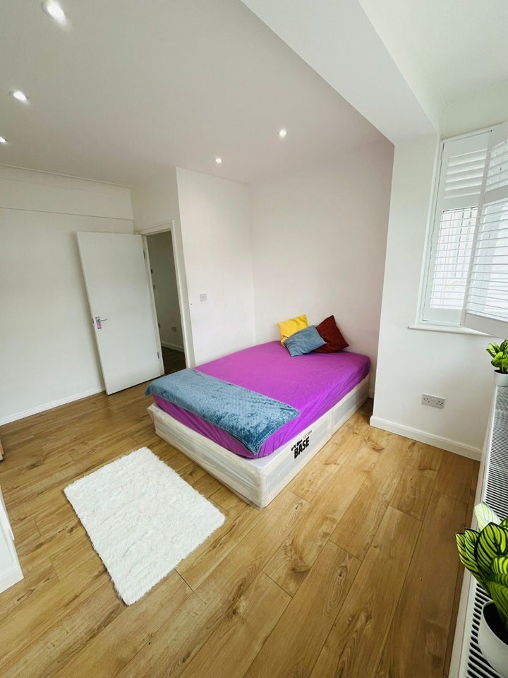 Room Woodmansterne Road in Greater London
