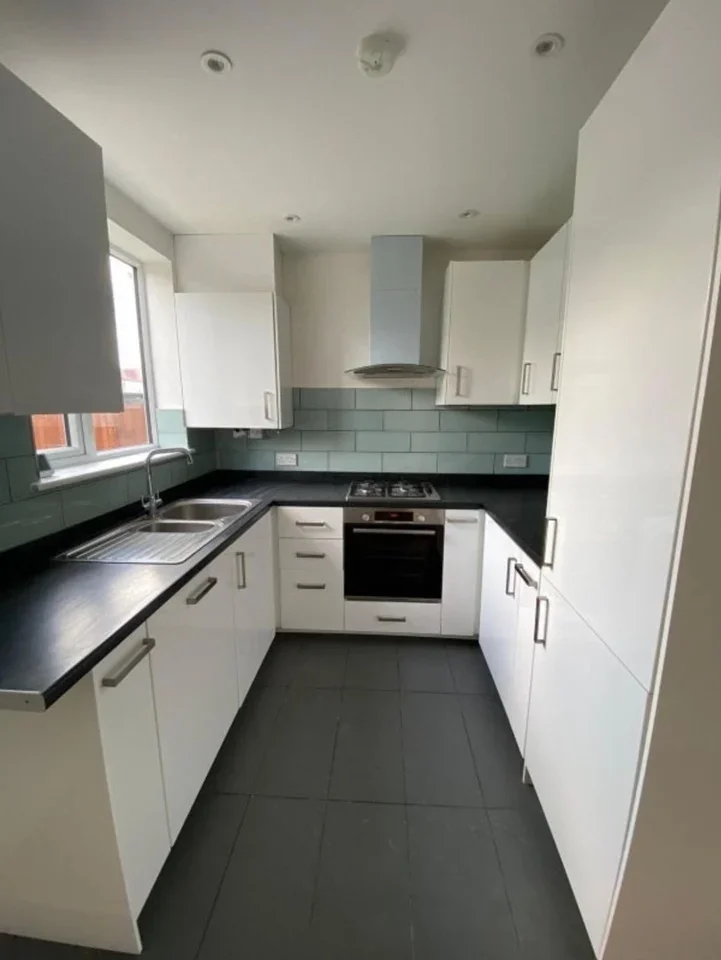 Room Woodmansterne Road in Greater London