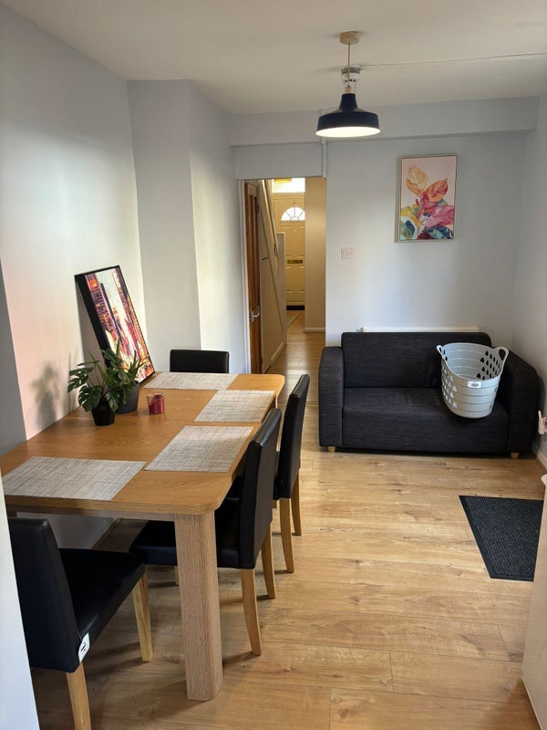 Room Crowther Road in Greater London