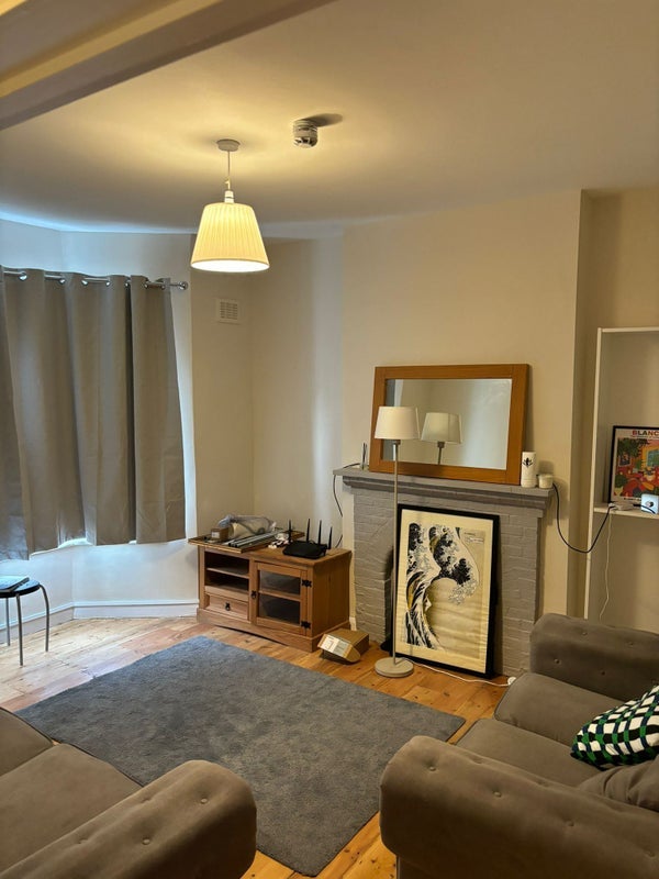 Room Crowther Road in Greater London